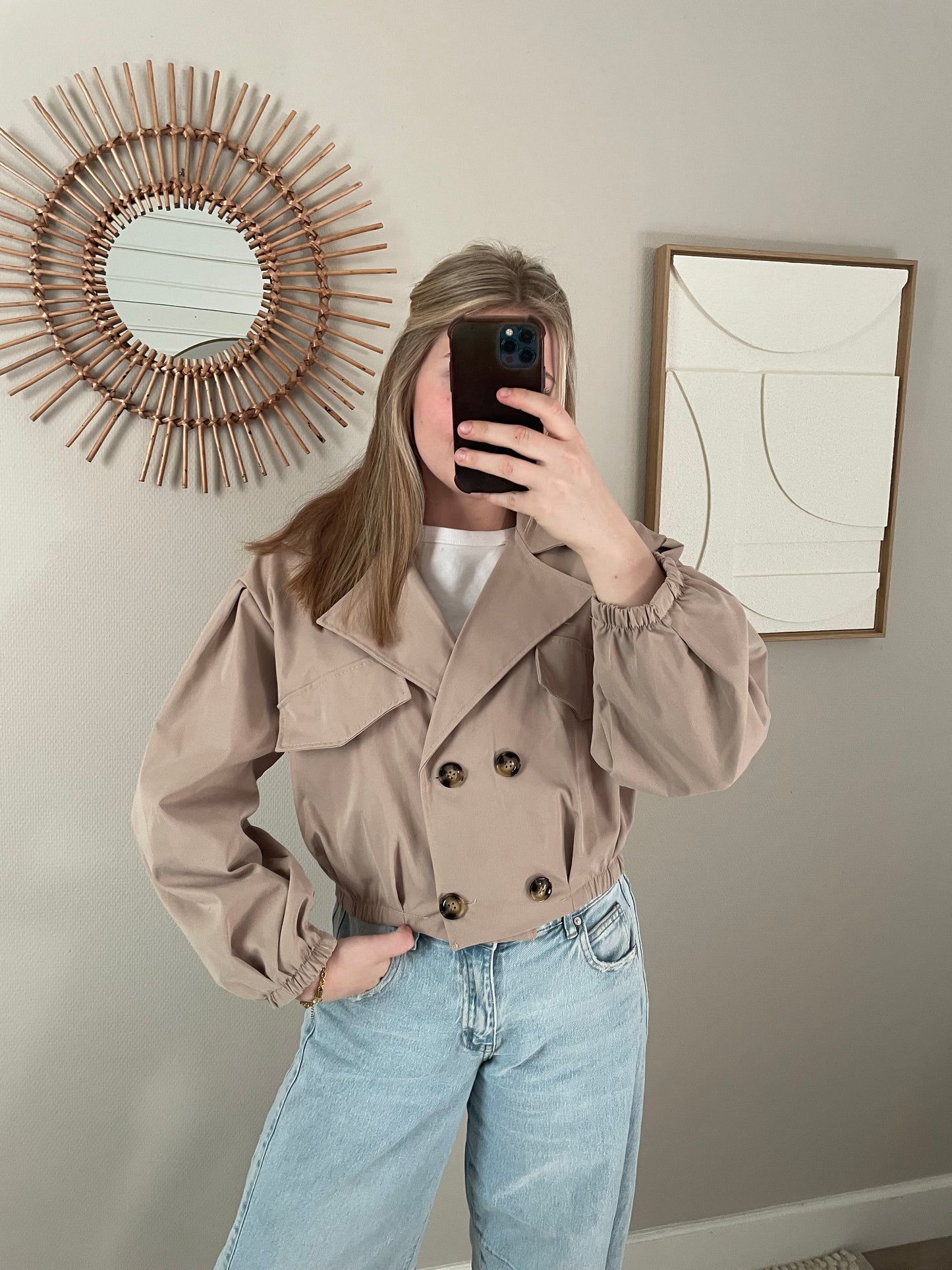 Beige cropped trenchcoat